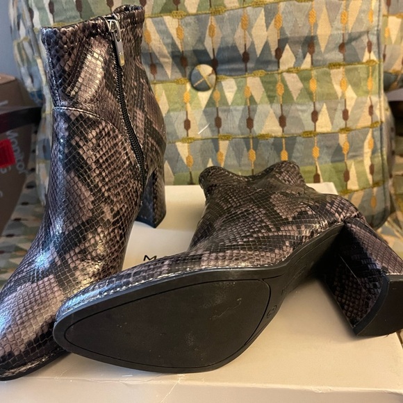 SALE!!! New Marc fisher snake heeled booties boots sz 7 - Picture 2 of 7